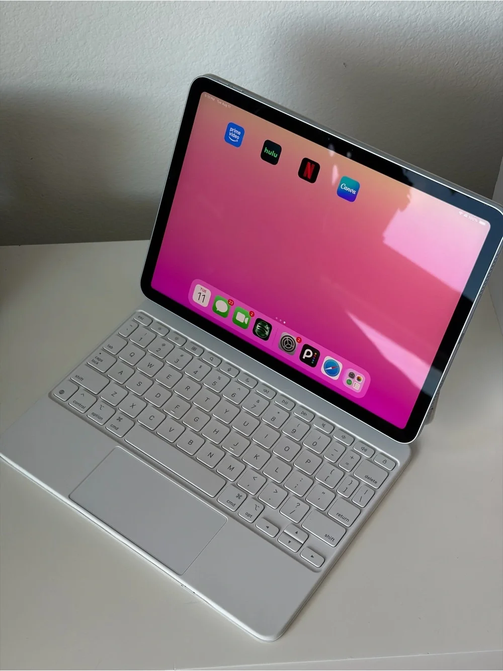 Apple iPad Air 11in Bundle